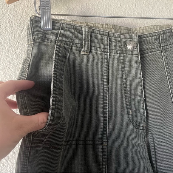 Woolrich Cotton Corduroy Shorts Women’s 4 Army Green 6” Inseam Outdoor Hiking - Picture 4 of 14